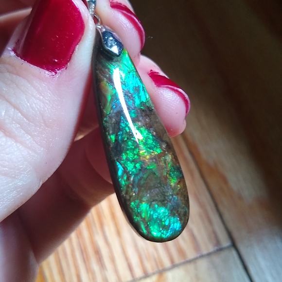 Jewelry - Ammolite pendant